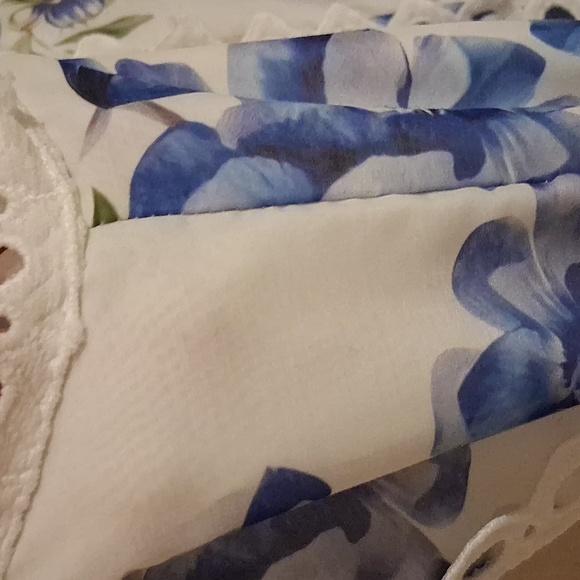 Elegant Blue and White Lace Dress - Picture 6 of 10